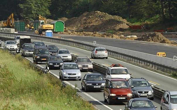 230 Baustellen und 750 Kilometer mit Geschwindigkeitsbeschränkungen verlangen den Ferienreisenden in den kommenden Wochen Geduld ab. Foto: ADAC/auto-reporter.net